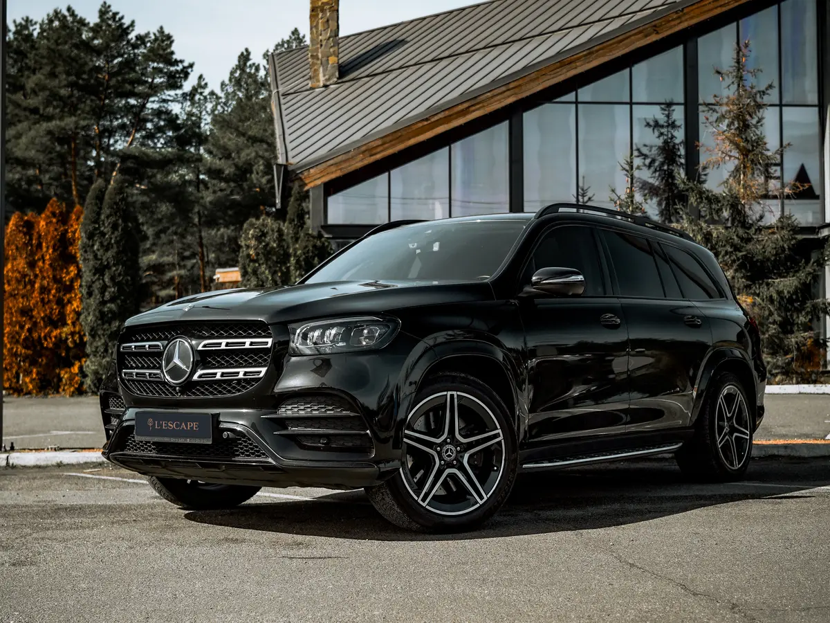 Mercedes-Benz GLS chauffeur vehicle